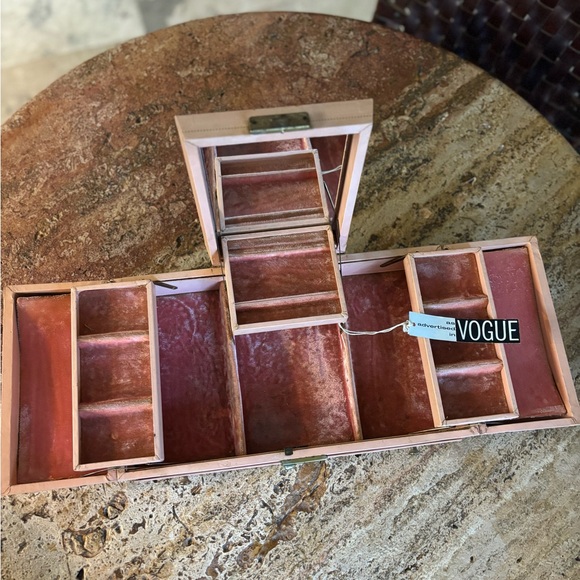 Jewelry Box “AS SEEN IN VOGUE” - Picture 9 of 16